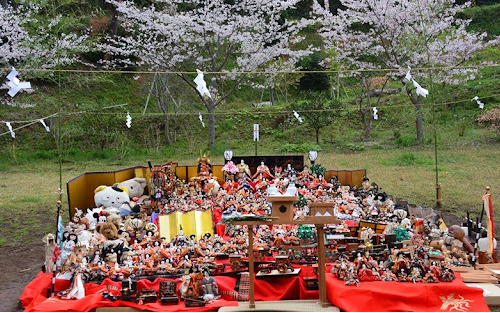思金神社の人形供養